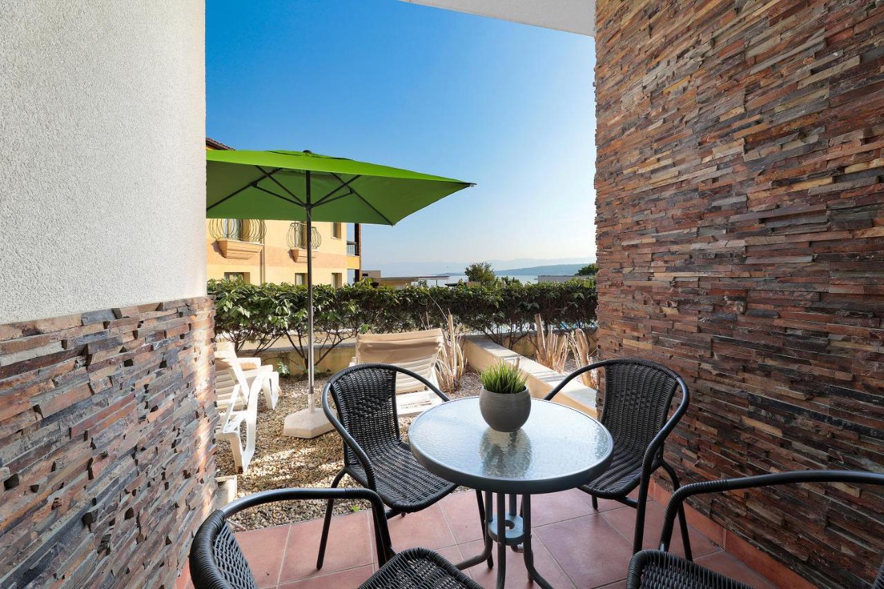Blue Waves Resort Malinska Exterior foto