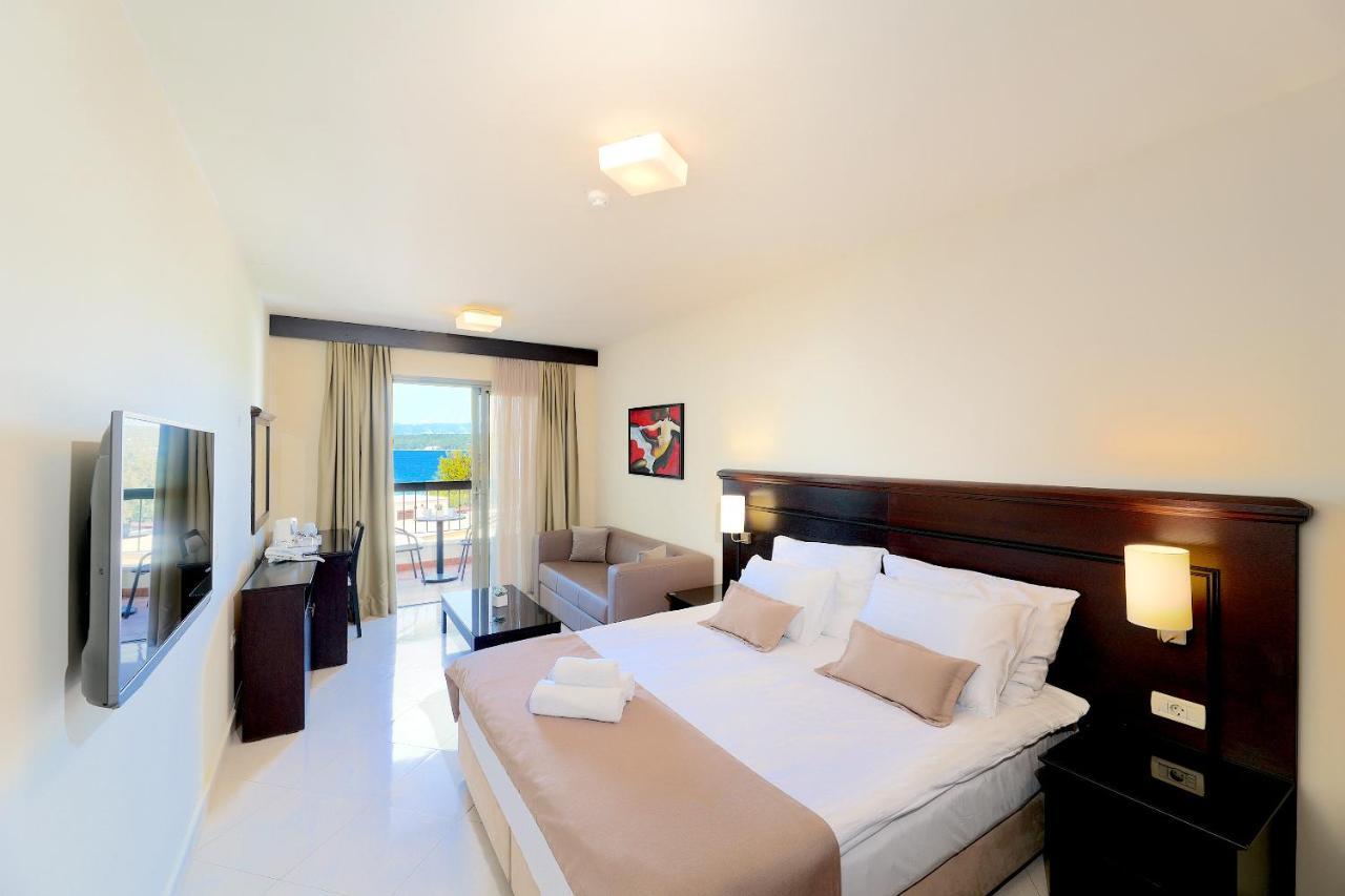 Blue Waves Resort Malinska Exterior foto