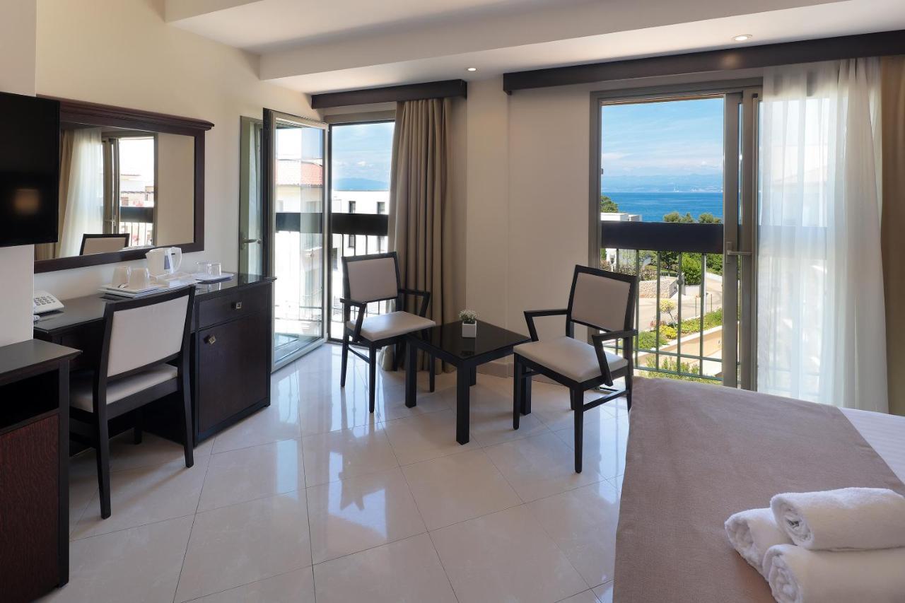 Blue Waves Resort Malinska Exterior foto