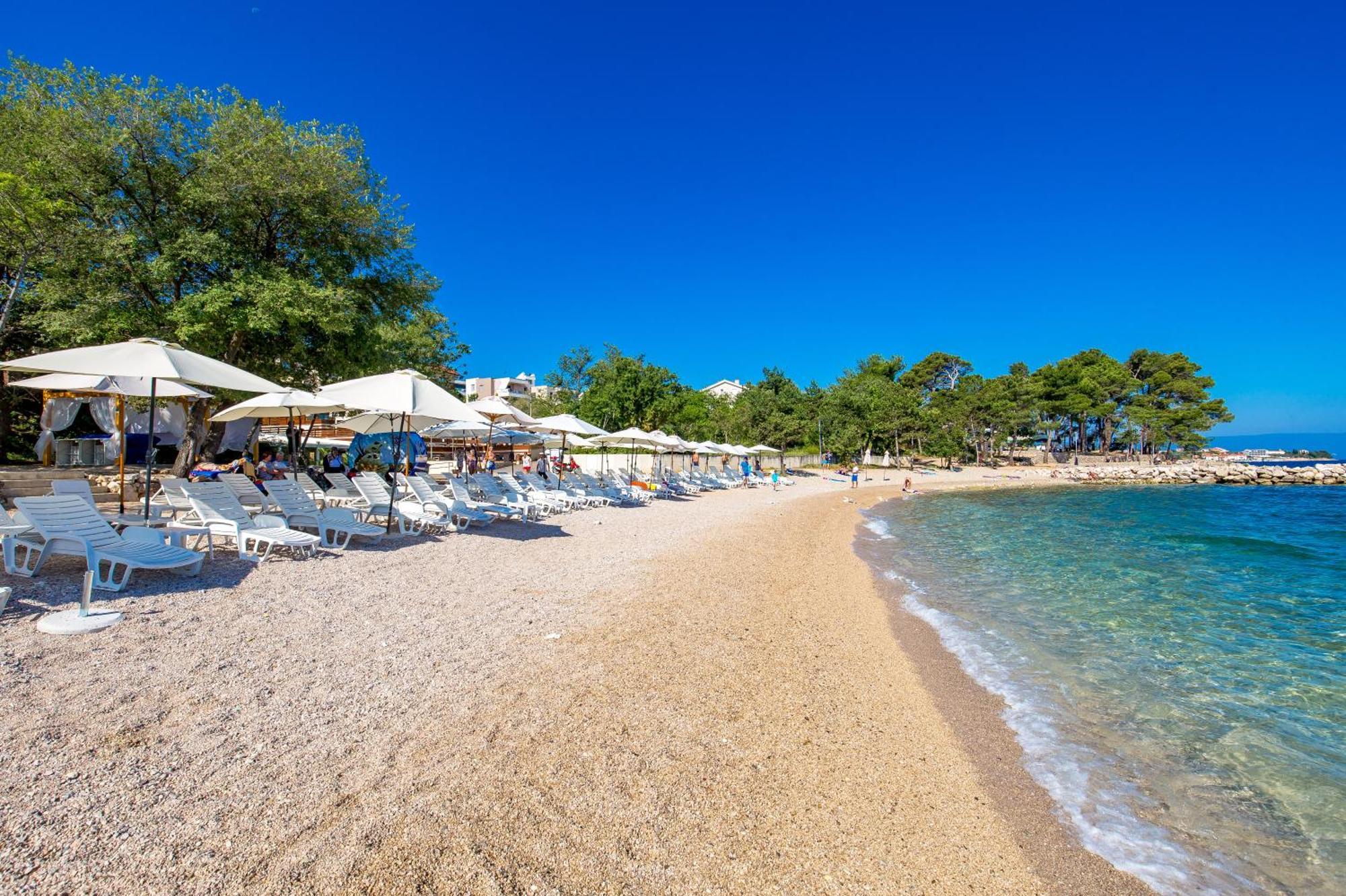 Blue Waves Resort Malinska Exterior foto