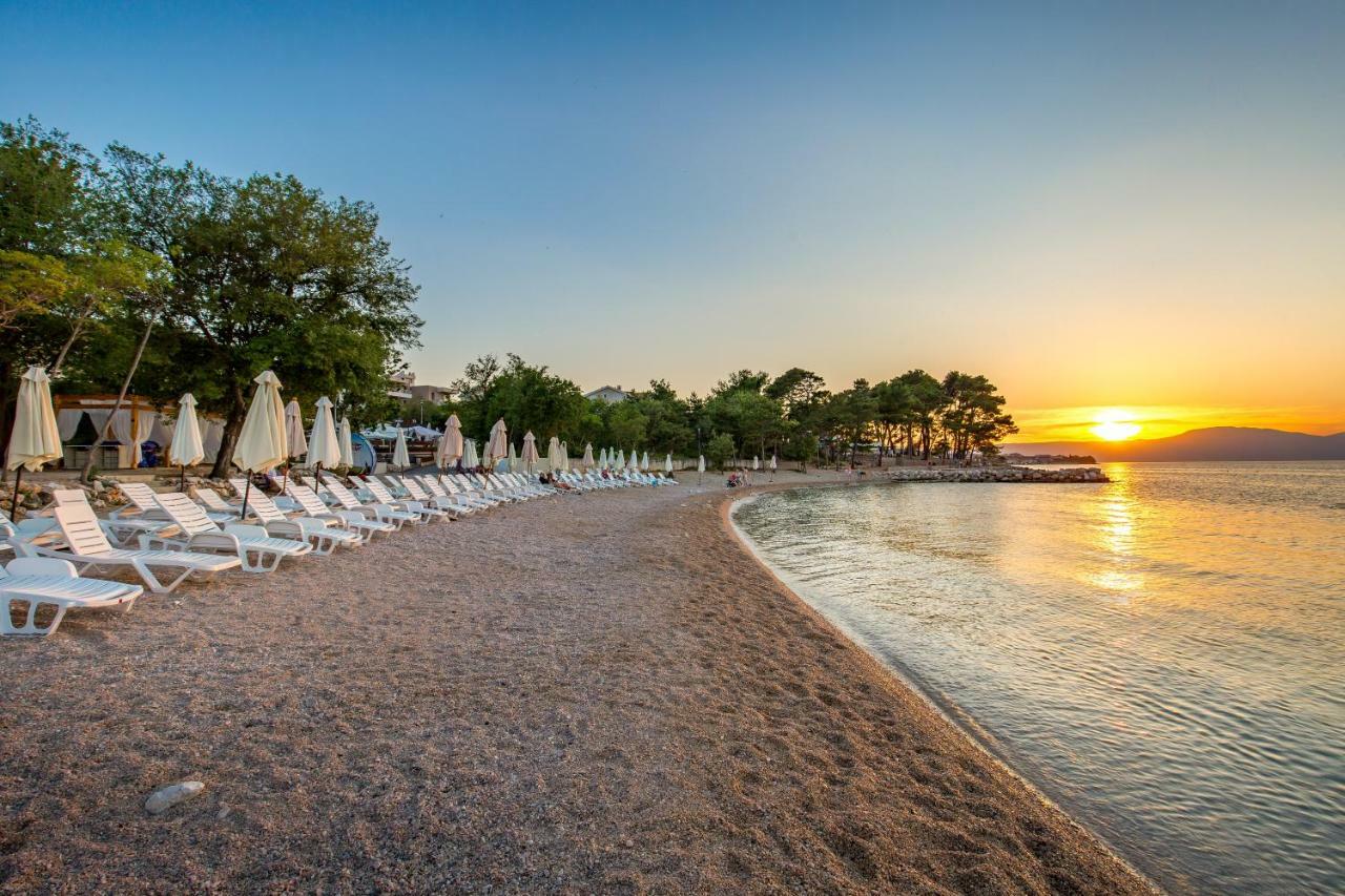 Blue Waves Resort Malinska Exterior foto